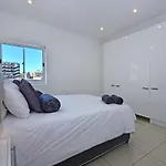 404 - Top Floor Holiday Apartment With Inverter